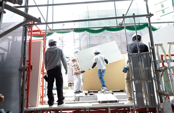 資材搬入は弊社にお任せください!!株式会社ニューバランスです。